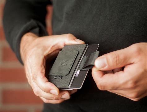 Focx Compact Everyday Smart Wallet Gadget Flow