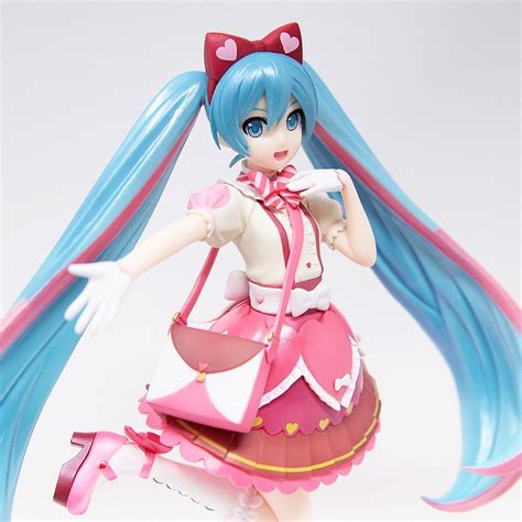 Sega Hatsune Miku Ribbon Heart Super Premium Figure Pink