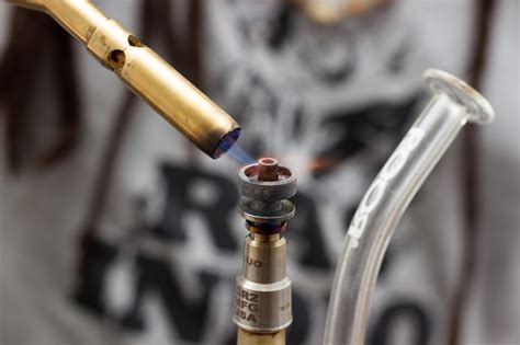 To lay it out in a simple way, i'll do numeric bulletpoints: How to Smoke Dabs like a Pro (Guide to Dabbing for the ...