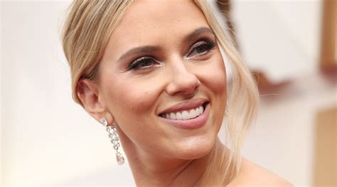 Scarlett Johanssons Diamond Earrings At The 2020 Oscars Are Worth More