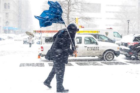 Foot Of Snow Hits Nyc As Northeast Reels From Winter Storm Janus New