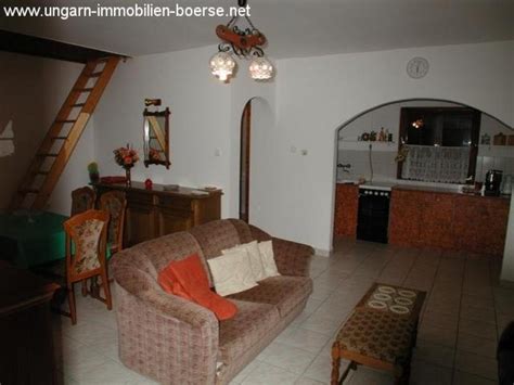 Bei wohnungsboerse.net finden sie eine große auswahl an häusern zur wenn eine mietwohnung zu wenig platz für ihre familie bietet, ist das mieten eines hauses eine gute. Ungarn Balaton Familienhaus in gutem Zustand - HomeBooster