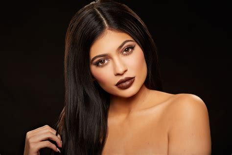 The Real Reason The Kylie Jenner Lip Kit Sold Out Again Glamour