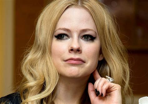 Avril Lavigne Revela Doença “pensei Que Estava Morrendo” Claudia