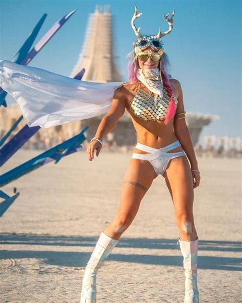 Burning Man Girls Burningman Festivaloutfits Burning Men Vintage Fotografie