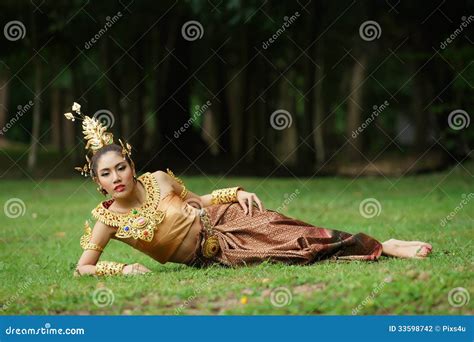 Mooie Thaise Dame In Thaise Traditionele Dramakleding Stock Foto Image Of Groen één 33598742