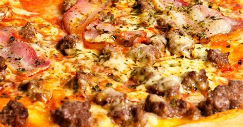 Pizza Med Tomat Ost Og Glassk R