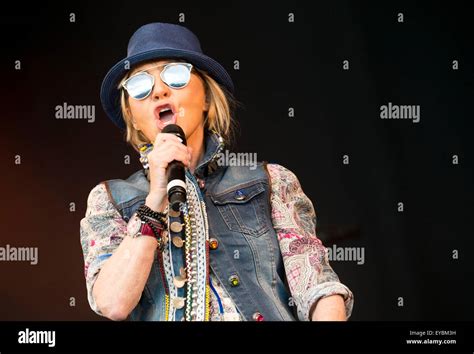 Lulu Singer Hi Res Stock Photography And Images Alamy