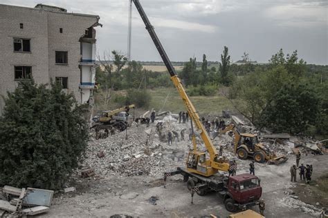 heavy fighting reported north of sloviansk ukraine says it made gains in the south