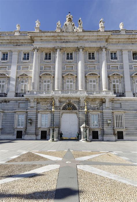 Palacio real mayor, and the wider gothic quarter. El Palacio Nacional De Montjuic, Barcelona Imagen de ...