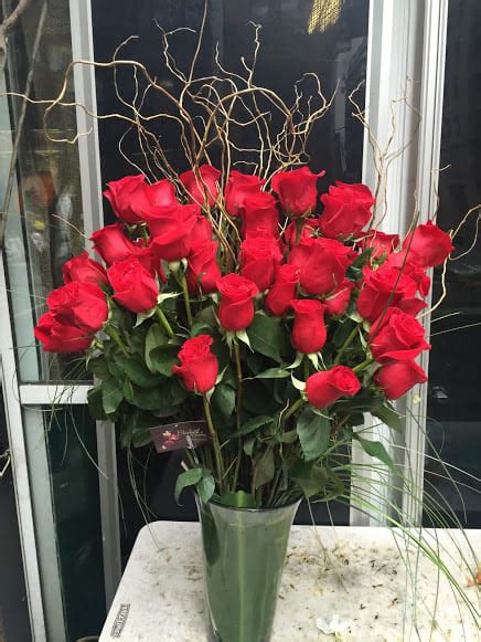 Two Dozen Red Roses In A Vase In San Francisco Ca Elizabeths Flowers