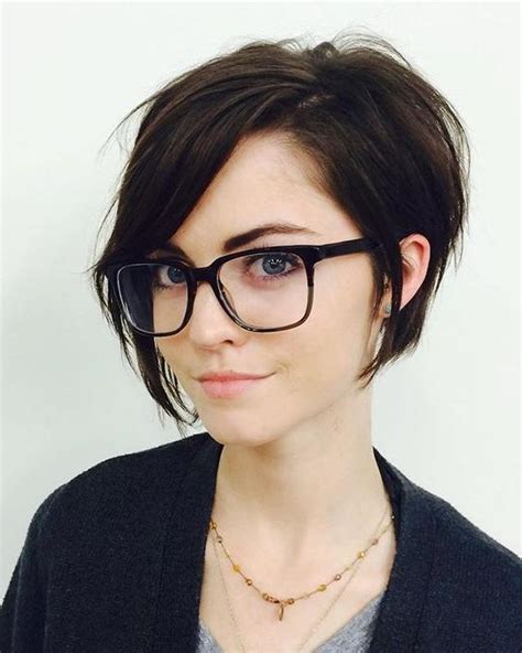 Short Hairstyles With Glasses Photos Cantik