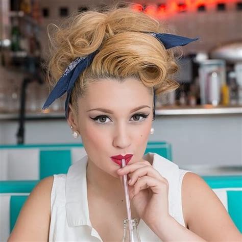 Aggregate More Than 77 Easy Pin Up Hairstyles Best In Eteachers