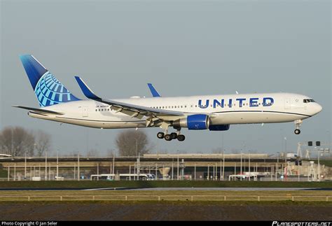 N656ua United Airlines Boeing 767 322erwl Photo By Jan Seler Id