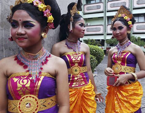 balinese girls in traditional costumes gather during a parade for 2015 s last sundown in bali