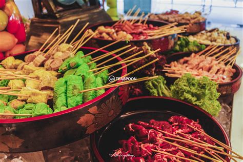 Lok thian restaurant is known throughout kuching as one of the best chinese restaurants for serving up the greatest dishes the world of chinese cooking has to offer, and does so with flair! [Pullman Kuching Chef Matan Lok-Lok Buffet Dinner ...