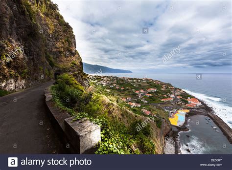 Nuestro mapa te ayuda a encontrar el lugar ideal para alojarte en ponta delgada (madeira), ya que te muestra la ubicación. Country road along the cliffs near Ponta Delgada, Madeira ...
