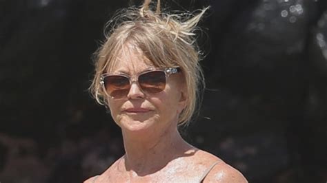 Goldie Hawn 70 Flaunts Flawless Beach Body In Nude Swimsuit Entertainment Tonight
