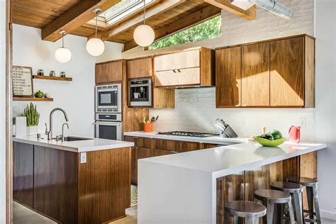 25 Incredible Midcentury Modern Kitchens To Delight The Senses Modern Kitchen Remodel Mid