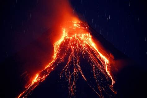 Philippines Most Active Volcano Spews Lava Fountains Daily Sabah