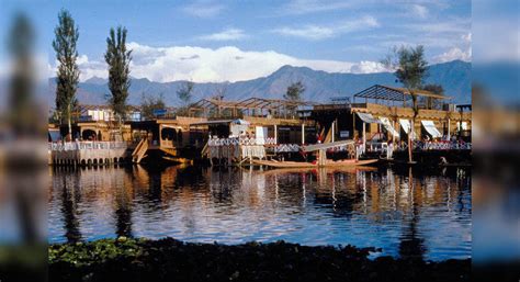 Srinagar Jammu And Kashmir Top 10 Honeymoon Destinations
