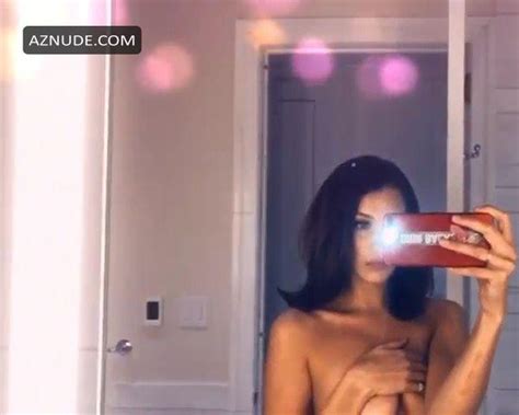 Bella Hadid Topless In A Bathroom Selfie Aznude