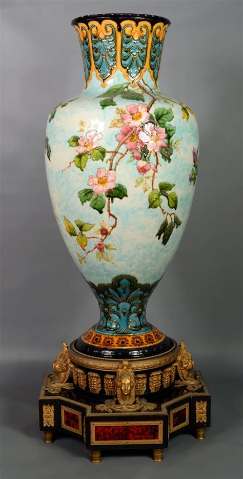 Baluster Napoleon Iii Vase In Porcelain On A Base With Scales And Wood