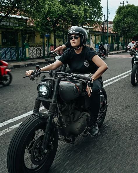 Artis Cantik Indonesia Naik Moge Pesonanya Badas Dan Bikin Mata Ogah Kedip Motor Otosia