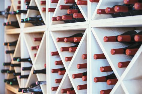 From simple wine racks to more advanced plans as well as a few eccentric ones (piano wine rack anyone?), there is something for everyone when it comes to most of these diy wine racks are fairly easy to make and require little tools. Diy Wine Rack with Lattice | AdinaPorter