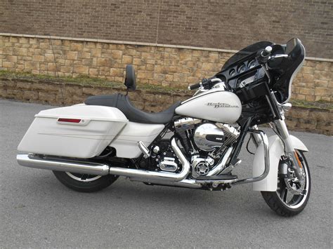 Like you'd probably guessed, the street glide special wasn't forgotten and the bike received its share of upgrades for 2014. 2014 Harley Davidson Street Glide Special No Reserve!!