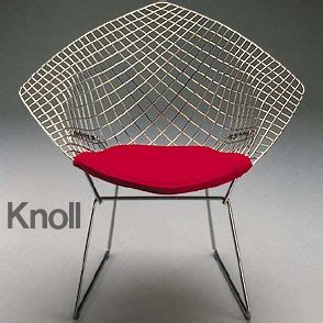 Bertoia's diamond chairs are characterized by an airy geometric presence that enhances their space. kingy design history: RYAN- The Diamond Chair - Harry Bertoia