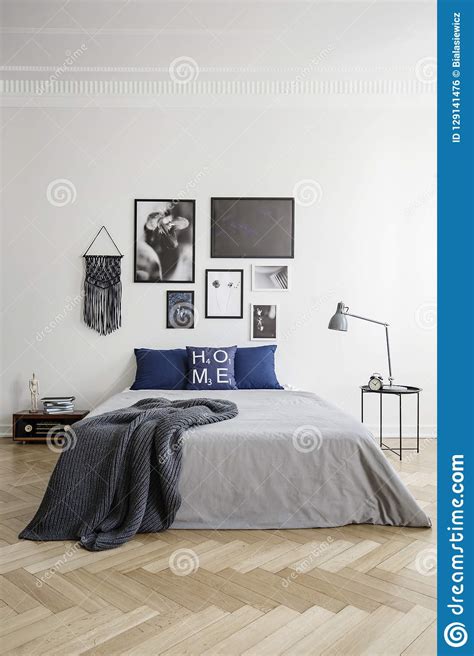 Schlafen & relaxen schlafzimmer ideen hülsta esszimmer now! Blaues Und Graues Schlafzimmer Mit Galerie Des Posters Im ...