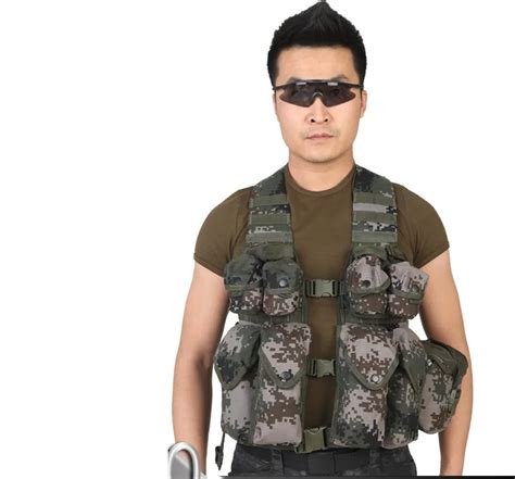Carrying A Tactical Vest 10 Sets Of Special Forces Equipped With
