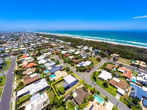 Find a rental property anywhere in australia. 12 Bareena Place, Warana, Qld 4575 - realestate.com.au