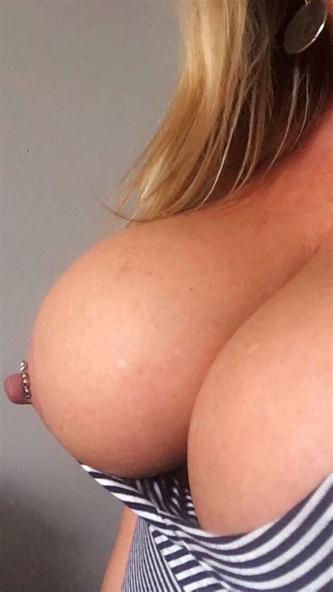 Nude Blonde Big Tit Nipple