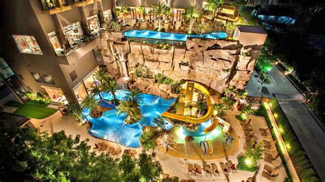 Being set in the centre of pattaya, close to art in paradise, mercure pattaya ocean resort offers an aqua park, water slides and a shared lounge. MERCURE PATTAYA OCEAN RESORT - YouTube