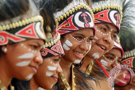 budaya tato tiga suku adat papua nyaris punah