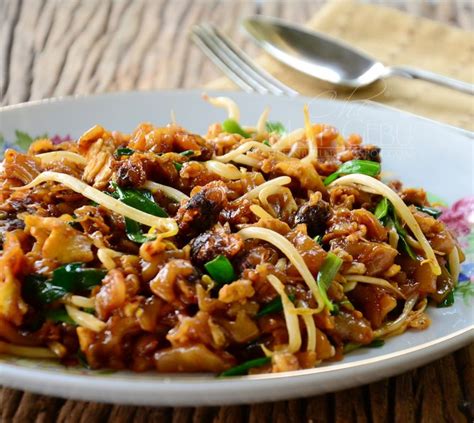 While no one can authoritatively say which country's version is better, everyone agrees that this sinful dish is worth savouring. RESIPI CHAR KUEY TEOW KERANG - Dapur Tanpa Sempadan