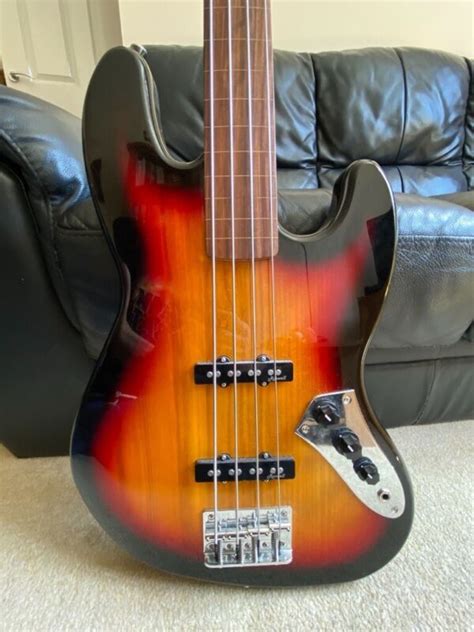 Harley Benton 5 String Fretless Electro Acoustic Bass Guitar And Case