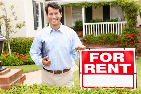 Though renters insurance prices vary according to what company you use and what policy you get, you can expect to pay around $120 to $190 per year for renters insurance. What Amount of Renters Insurance Coverage Do I Need?