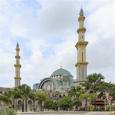 The wilayah persekutuan mosque was opened to. Masjid Wilayah Persekutuan - Wikipedia Bahasa Melayu ...