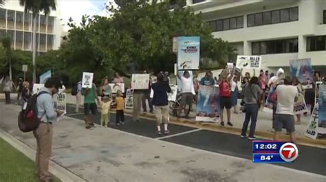 Miami Beach Residents Leaders Voice Concerns Over Aerial Spraying Wsvn 7news Miami News
