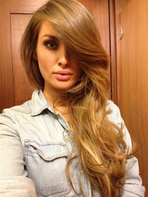 The hairstyle best suits with golden brown highlights. Rich golden brown hair color | Hair Style and Color for Woman