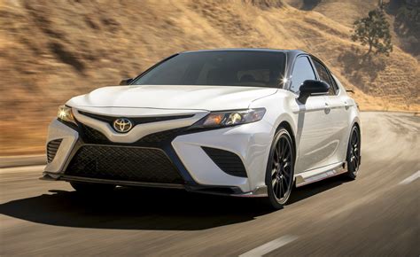 2020 Toyota Camry Se Curb Weight