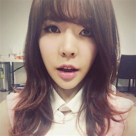 Snsd Sunny Greeted Fans With Cute Selfie Wonderful Generation