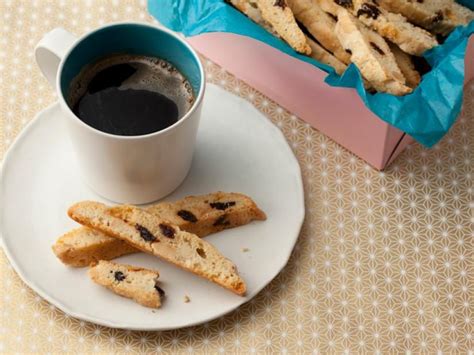 Almond flour, almond extract, and slivered almonds ensure that you get an intense flavor that will eclipse any paper filled almond cookies symbolize coins and will be sure to bring you good fortune. Dried Cherry and Almond Biscotti | Recipe (With images ...