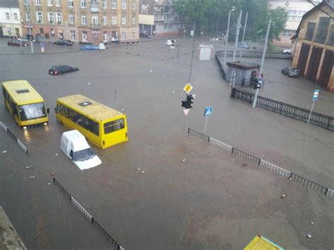 Улицы превратились в реки (видео и фото). Потоп в Киеве и Львове