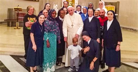 Papa Francesco Visita Di Sorpresa Le Figlie Della Carità Di Casa Regina