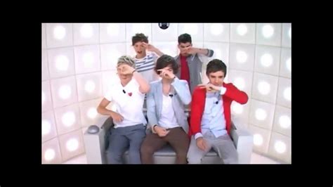 One Direction Dancing Theirs Favorite Dance Step Youtube