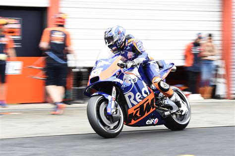 Miguel oliveira helmet cam misano motogp 19. Miguel Oliveira Helmet 2021 : Ktm Extends Miguel Oliveira ...